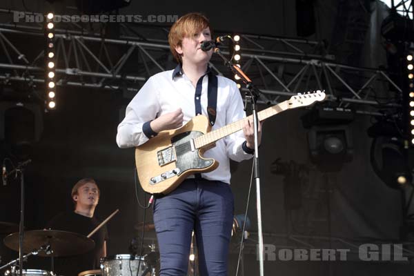 TWO DOOR CINEMA CLUB - 2010-08-28 - SAINT CLOUD - Domaine National - Scene de la Cascade - 